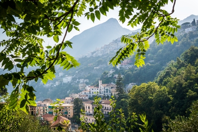Village de Cervo sur son versant montagneux